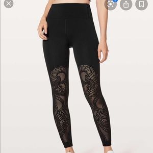 Lululemon Reveal tight